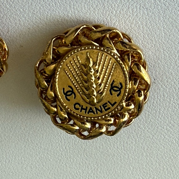 Chanel Vintage Clip On Earrings Wheat Rice Motif CC Gold Plated Chain - Picture 9 of 13